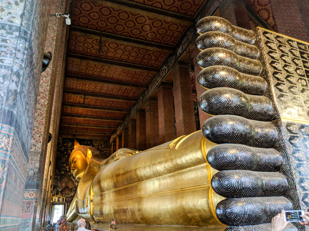 46-метров позлатен лежащ Буда
